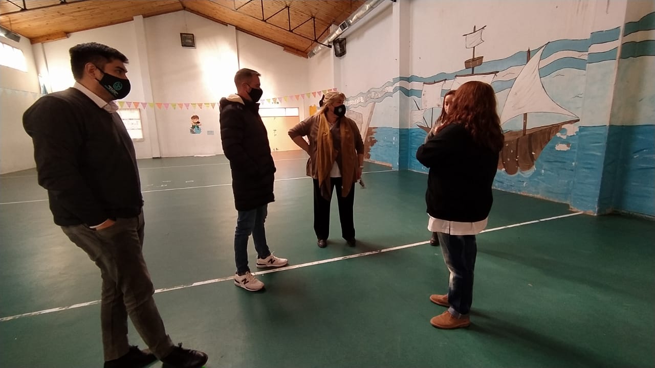 Recorren escuelas en Caleta Olivia y Pico Truncado para relevar medidas de higiene