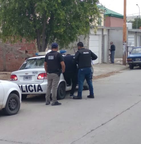 Allanamiento y un aprehendido por cyber acoso sexual a una menor