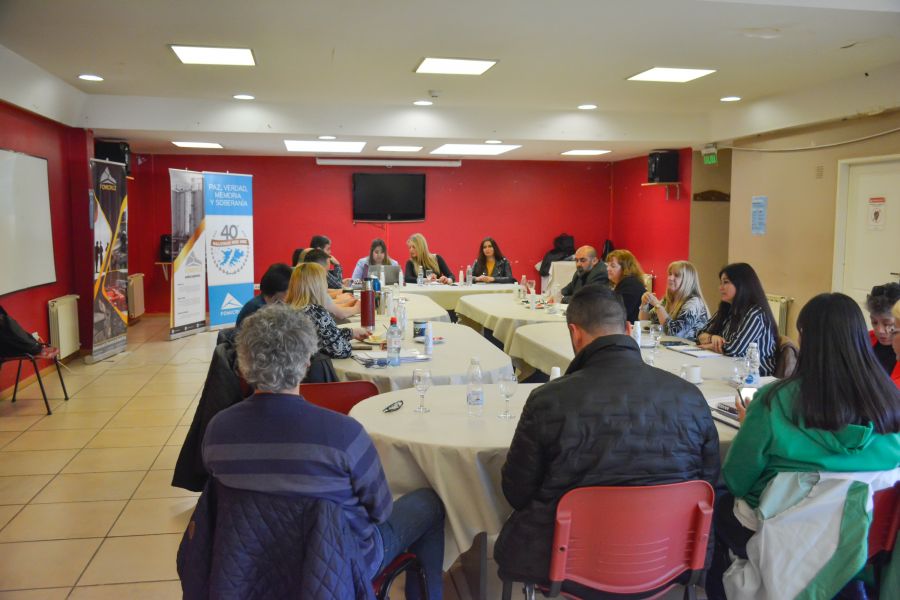 El Gobierno continúa negociando con los gremios de la Administración Pública