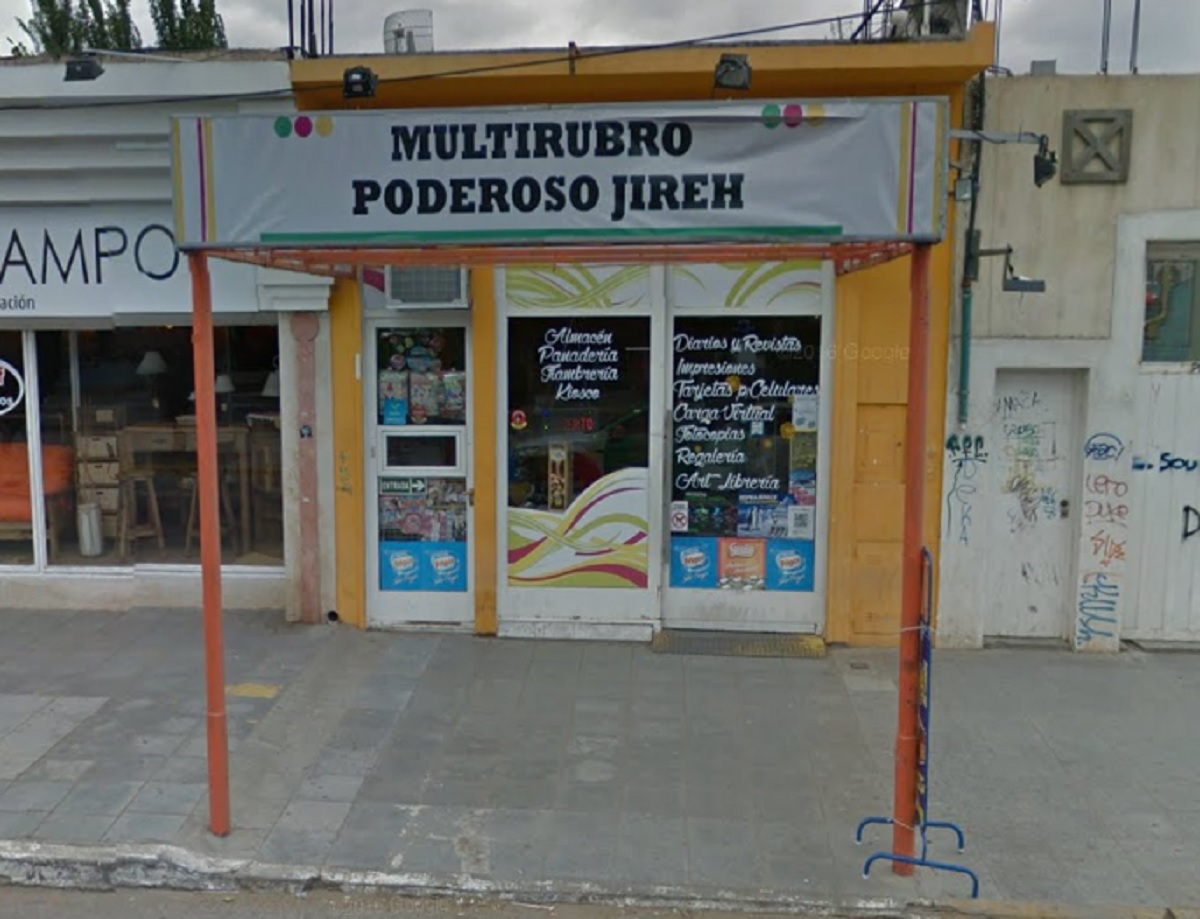Tenían hambre y decidieron robarse unos sanguchitos y una 