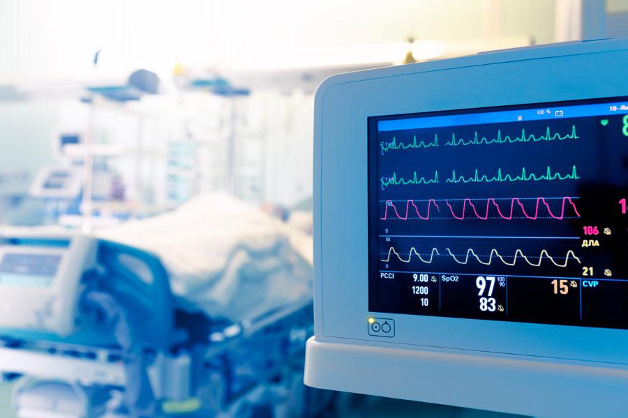 Terapia intensiva al 100 por ciento y con pacientes de menos edad promedio