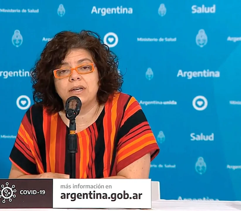 El Gobierno convocó a especialistas para analizar si se pueden combinar las vacunas contra el coronavirus