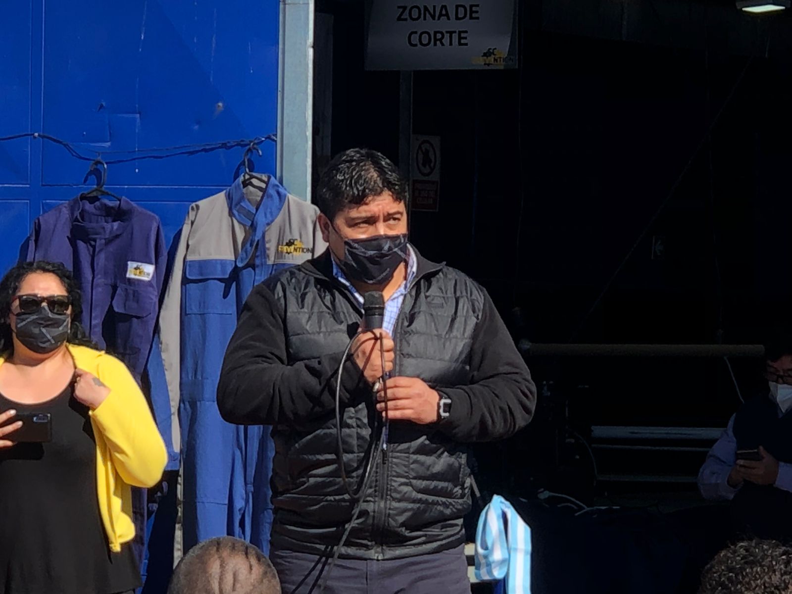 Vidal inauguró una fábrica textil y anunció un lavadero industrial en Caleta Olivia
