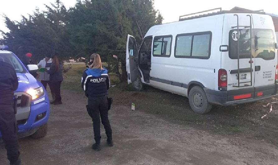 Sustraen un mini bus, es localizado y detienen a un sospechoso