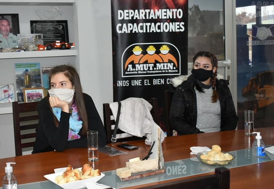 Curso de Introducción a la Minería: Las mujeres que salieron sorteadas fueron citadas por AOMA