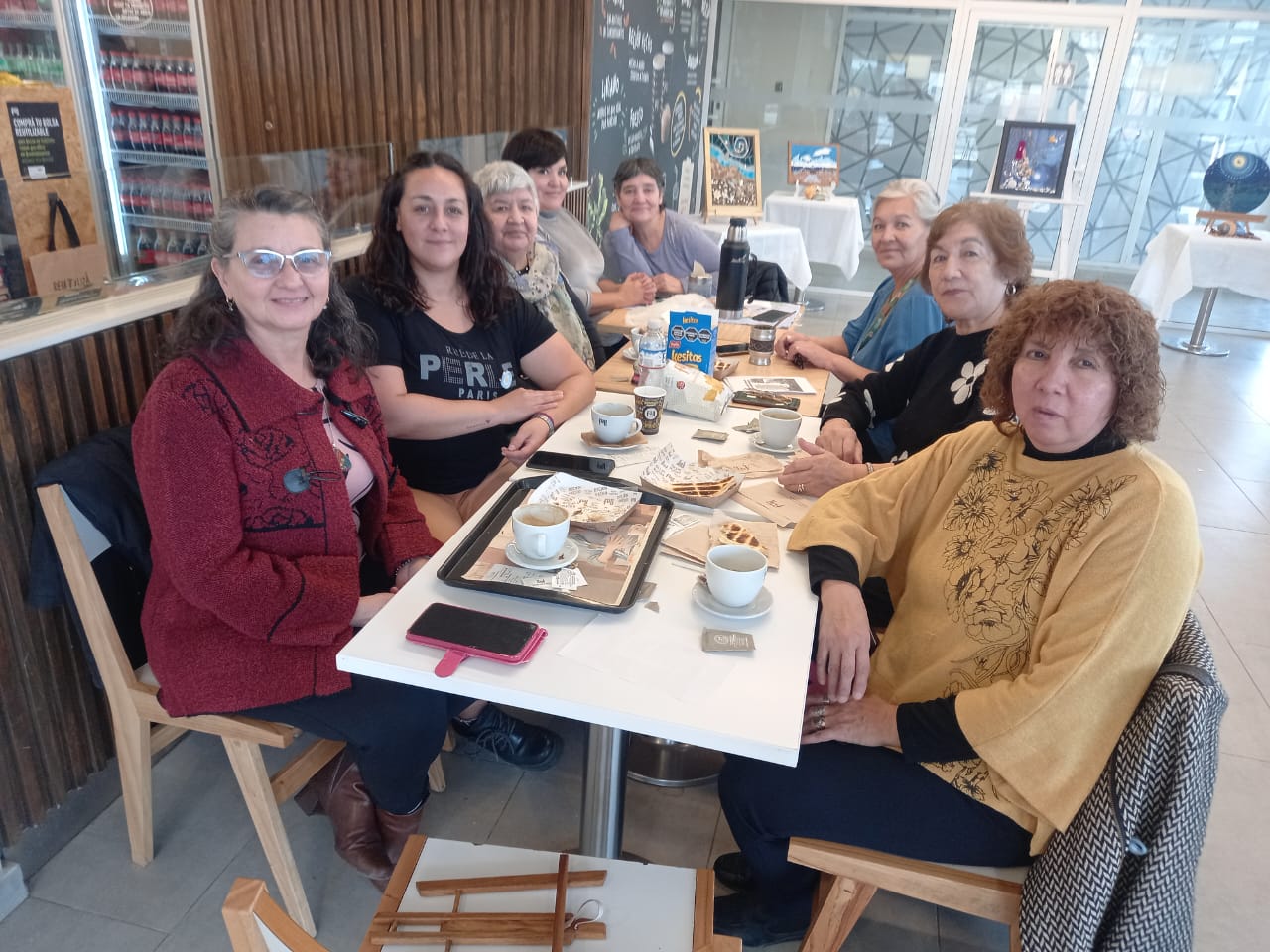 Mural a la orilla del mar Patagónico: promueve conciencia ambiental y arte comunitario