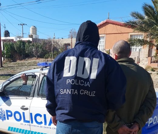 Una pareja caletense fue detenida por varios hechos de robo en vehículos y locales comerciales 