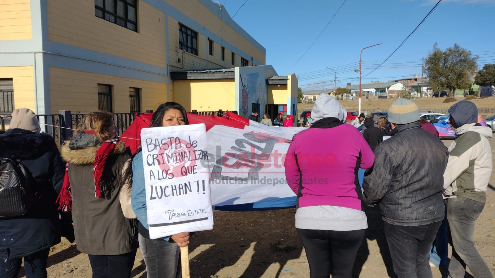  Banderazo de padres en apoyo a la lucha los docentes por sus reclamos salariales  
