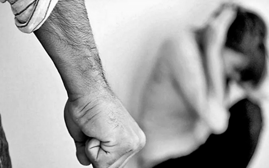 Puerto Deseado: golpeó brutalmente a su pareja porque se demoró en la peluquería