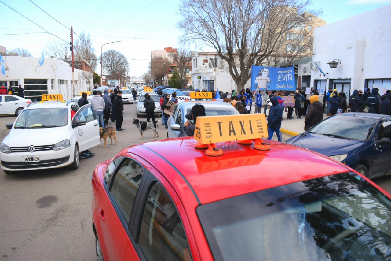 Álvarez se reunió con taxistas por la ordenanza de transporte 