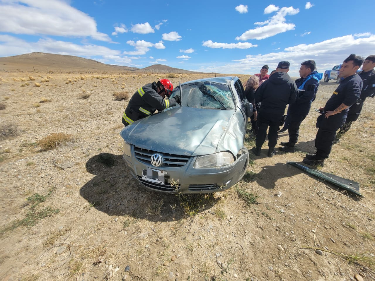 Accidente en ruta a Gobernador Gregores: Conductora ilesa tras volcamiento