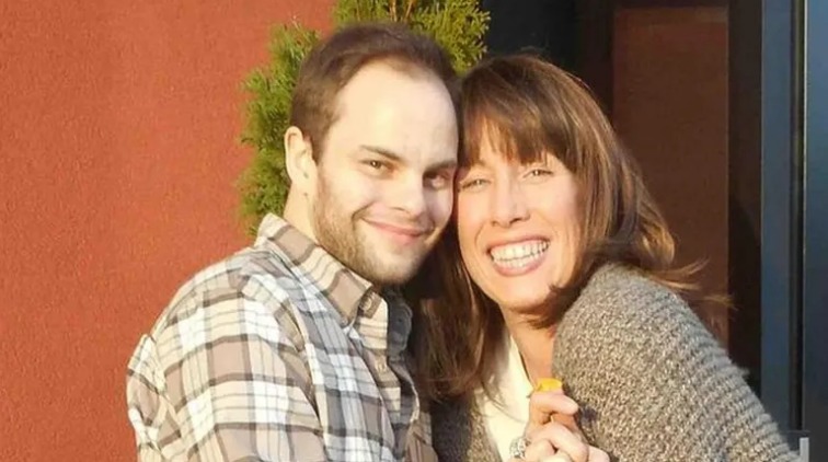 Más de 30 años después se reencontró con su madre biológica y se enamoró