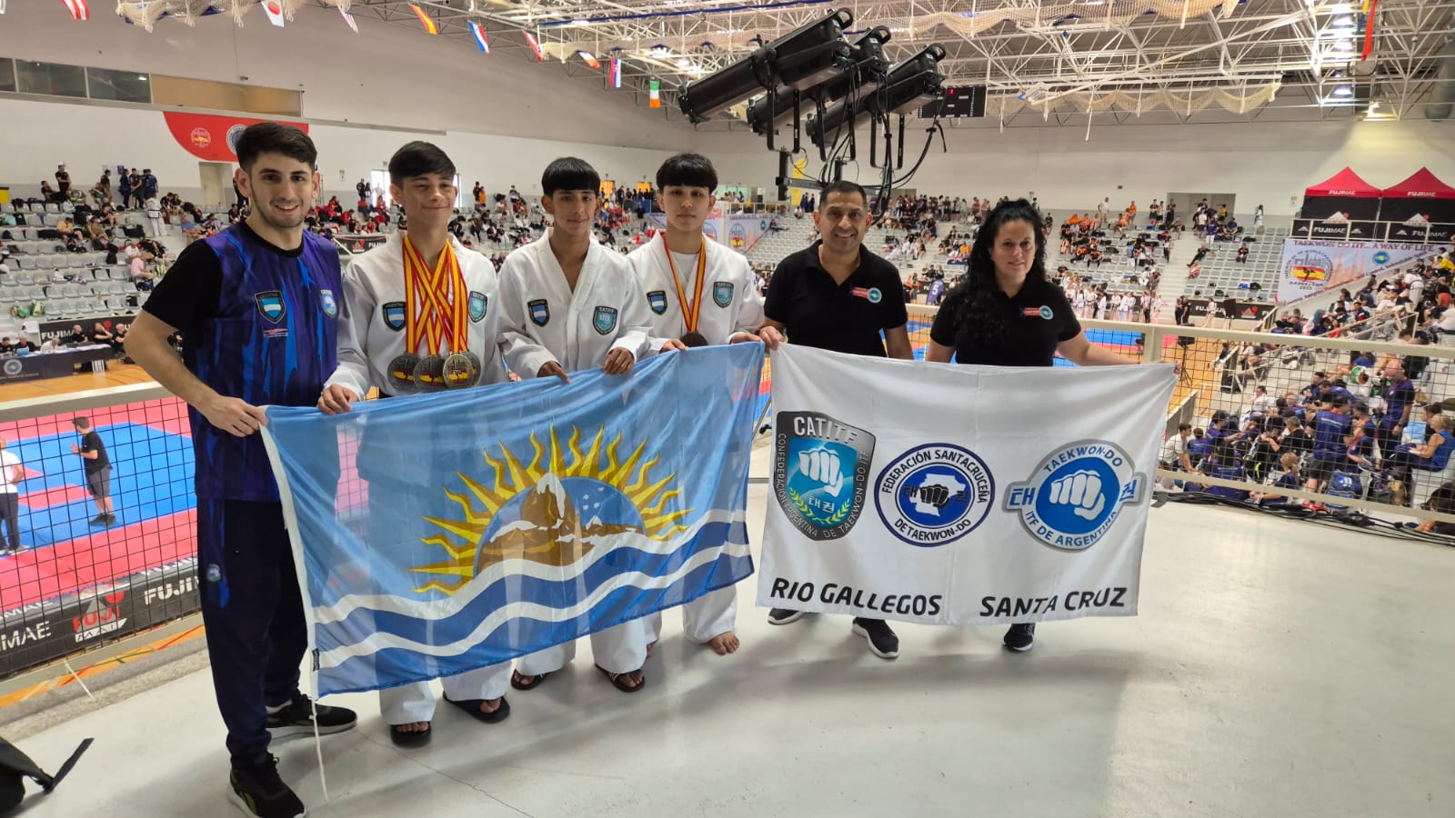 La delegación santacruceña cosechó cinco medallas en el Mundial de Taekwondo en Barcelona