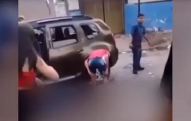 Mataron a golpes a un conductor que atropelló a cinco jóvenes que festejaban Nochebuena