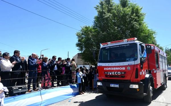 El Gobierno de Santa Cruz entregó una nueva autobomba a Caleta Olivia