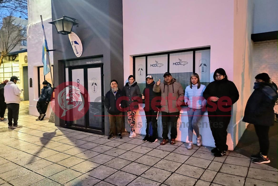 Desocupados continúan manifestándose en las puertas del municipio