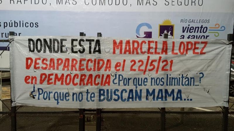 Las hijas de Marcela López colocaron pasacalles pidiendo por su búsqueda