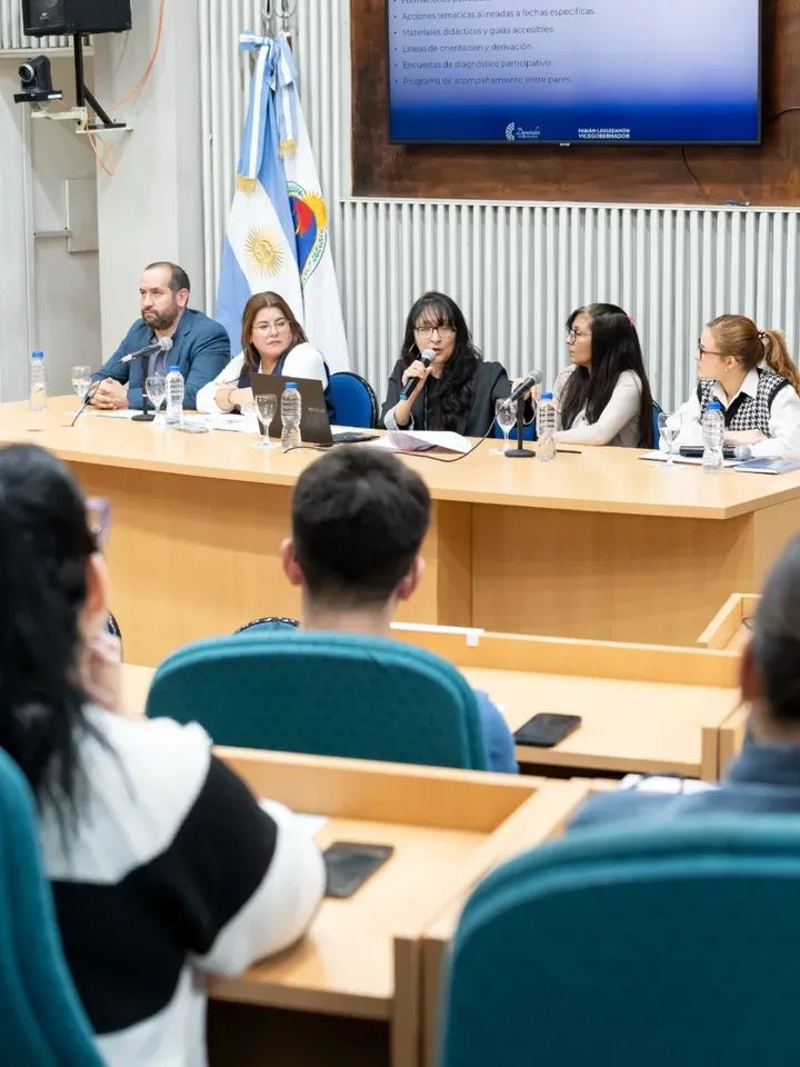 La Legislatura presentó un protocolo para abordar la salud mental en el ámbito laboral