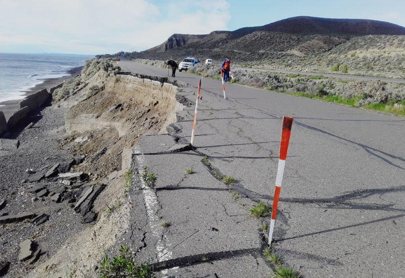 Protección Civil realizó tareas de prevención y señalización por desmoronamiento en la 
