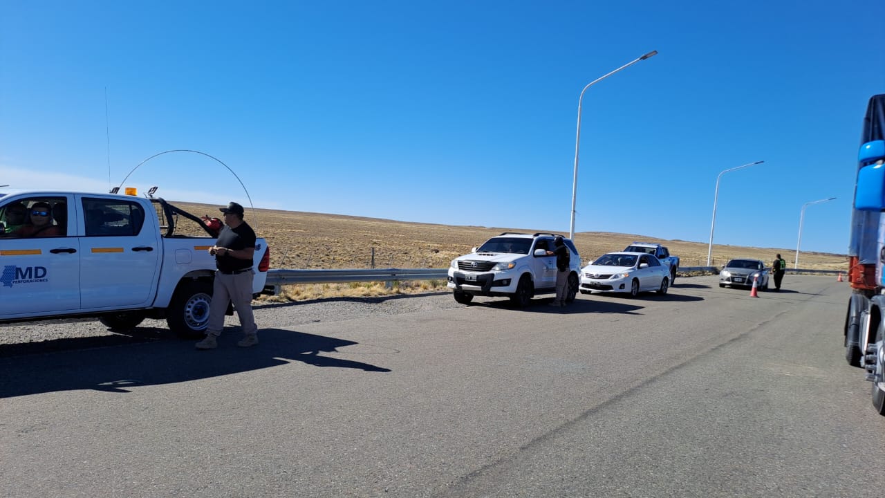 La policía realizó controles preventivos e identificó cientos de personas y vehículos