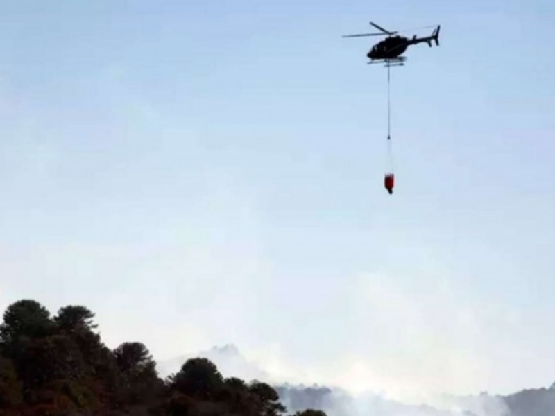 Cayó un helicóptero que combatía los incendios en la Patagonia: hay dos muertos