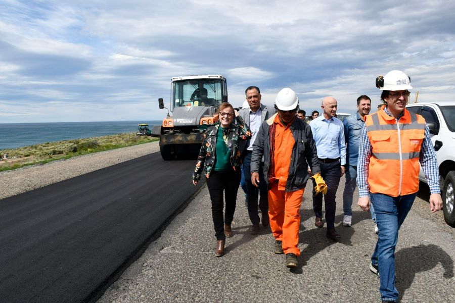 Alicia recorrió la obra de la nueva autovía entre Caleta Olivia y Comodoro Rivadavia