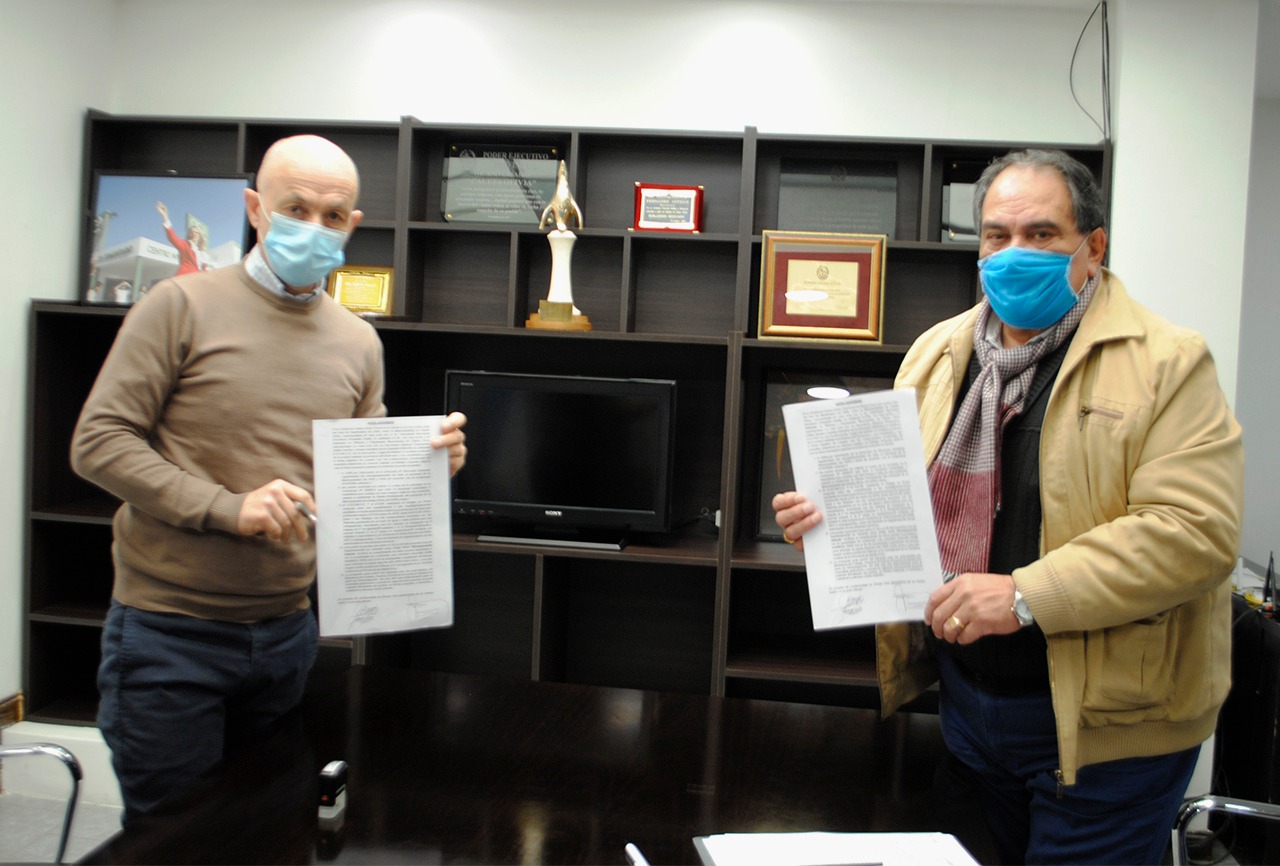 Julian Carrizo y Cotillo firmaron un acta acuerdo para recategorizar a cerca de 1.000 empleados municipales
