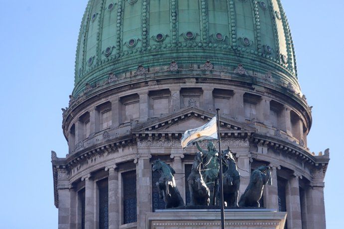 Alberto enviará una ley al Congreso para blindar la atribución de imponer restricciones