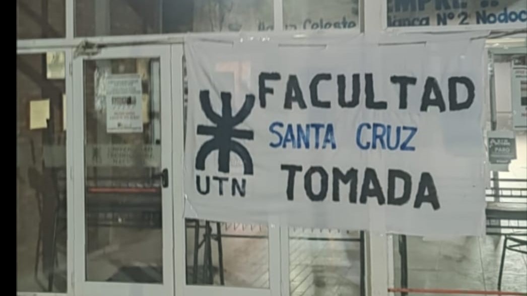 Estudiantes de la UTN Santa Cruz realizan una toma de 24 horas por falta de presupuesto