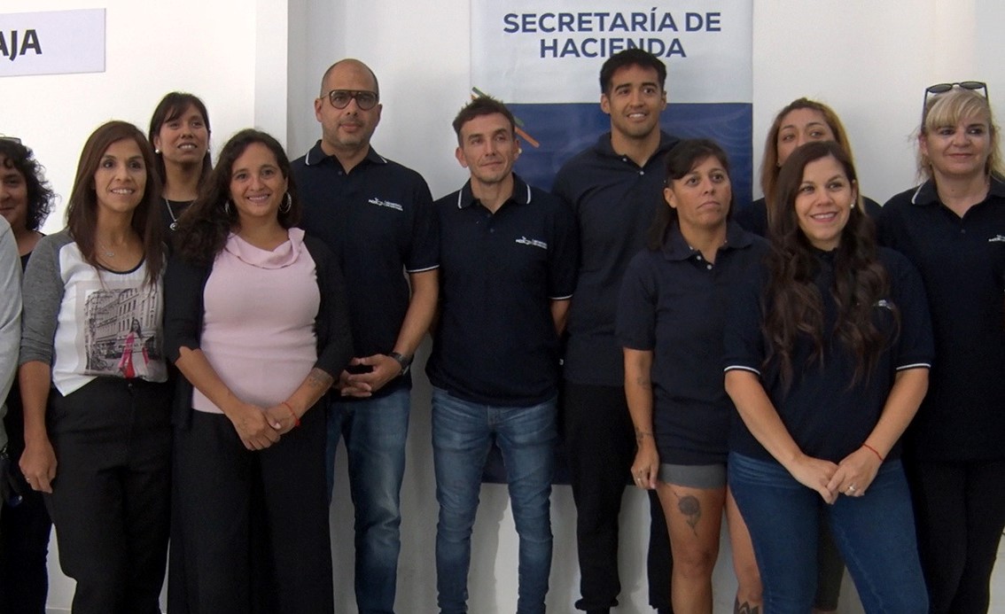 El municipio caletense entregó indumentaria a personal de recaudación