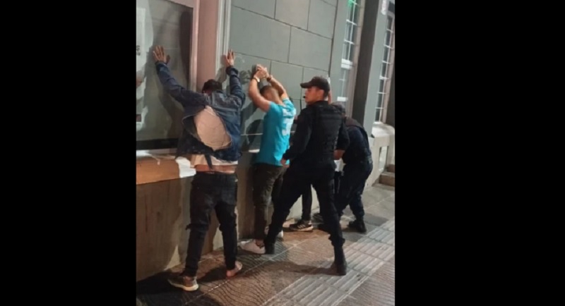 Detuvieron a dos hermanos y un ex policía colombiano por dañar un local nocturno de Comodoro