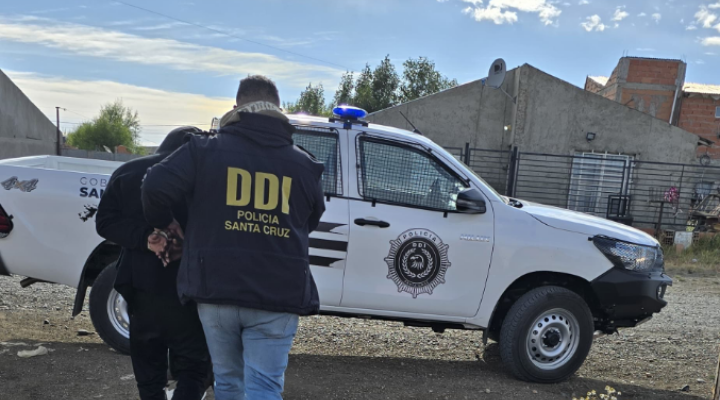 Allanamientos en barrio Bicentenario: secuestran municiones y detienen a dos personas