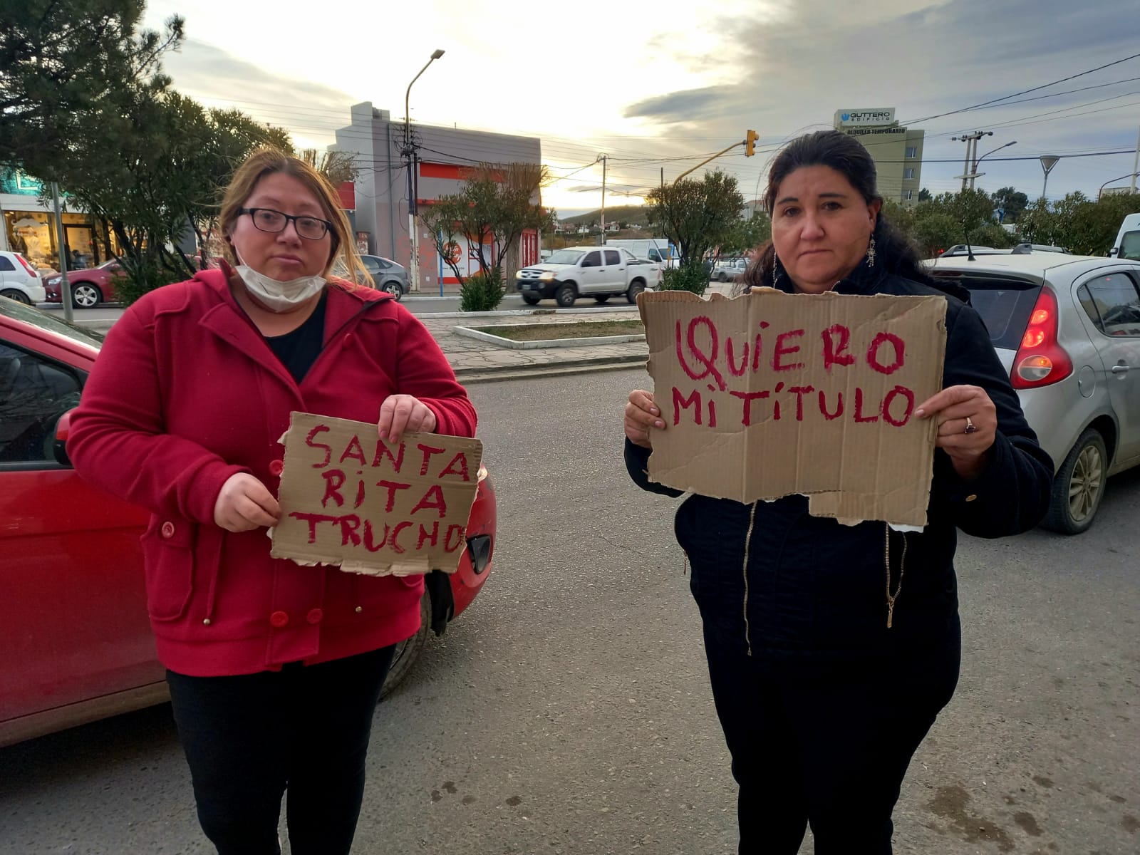 Caletenses siguen esperando los títulos de enfermería del instituto Santa Rita, hace más de 4 años 