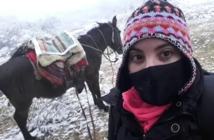 Viaja a lomo de mula por las sierras nevadas a dar clases