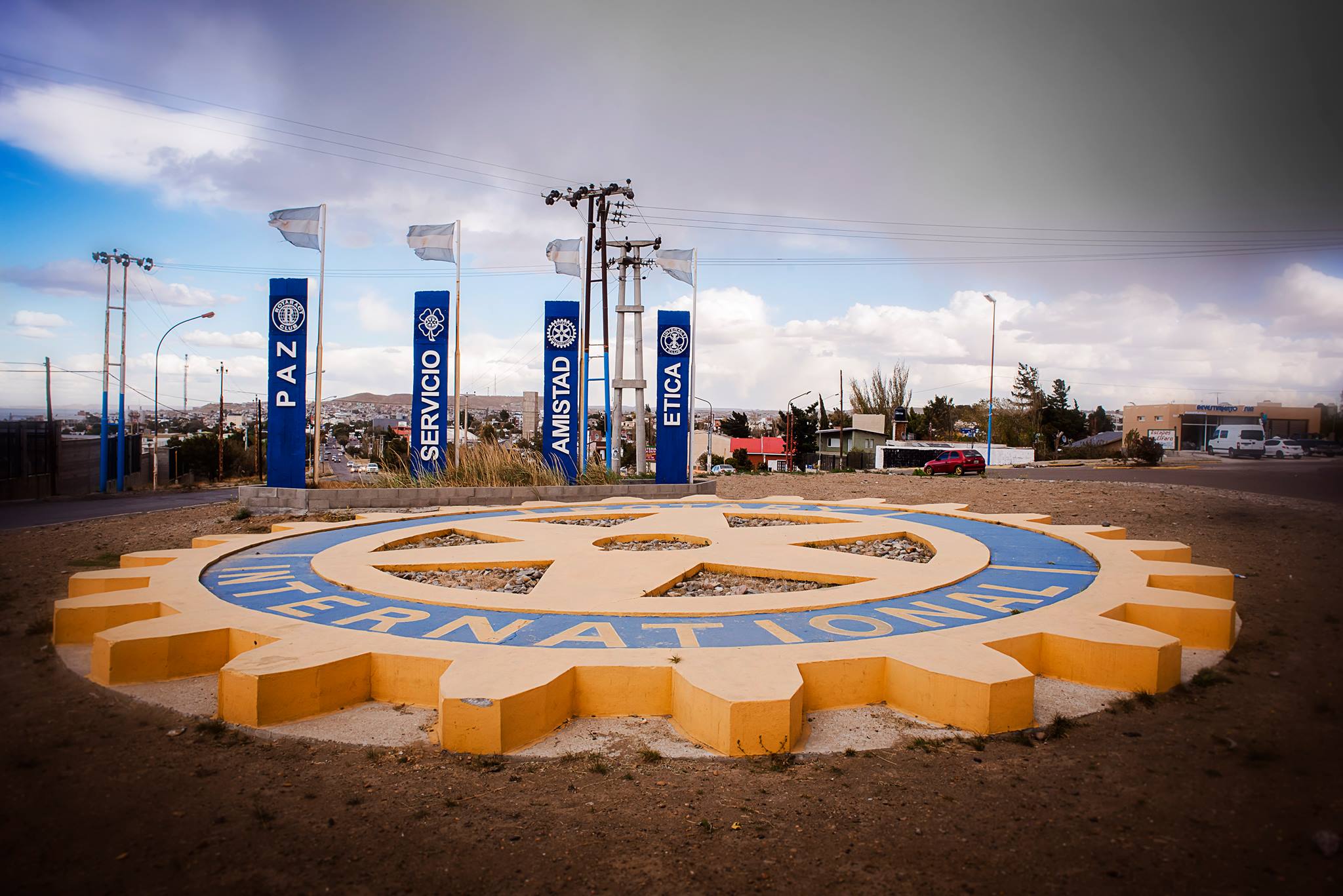 El Rotary Club desarrolla una campaña regional de donación de materiales para 