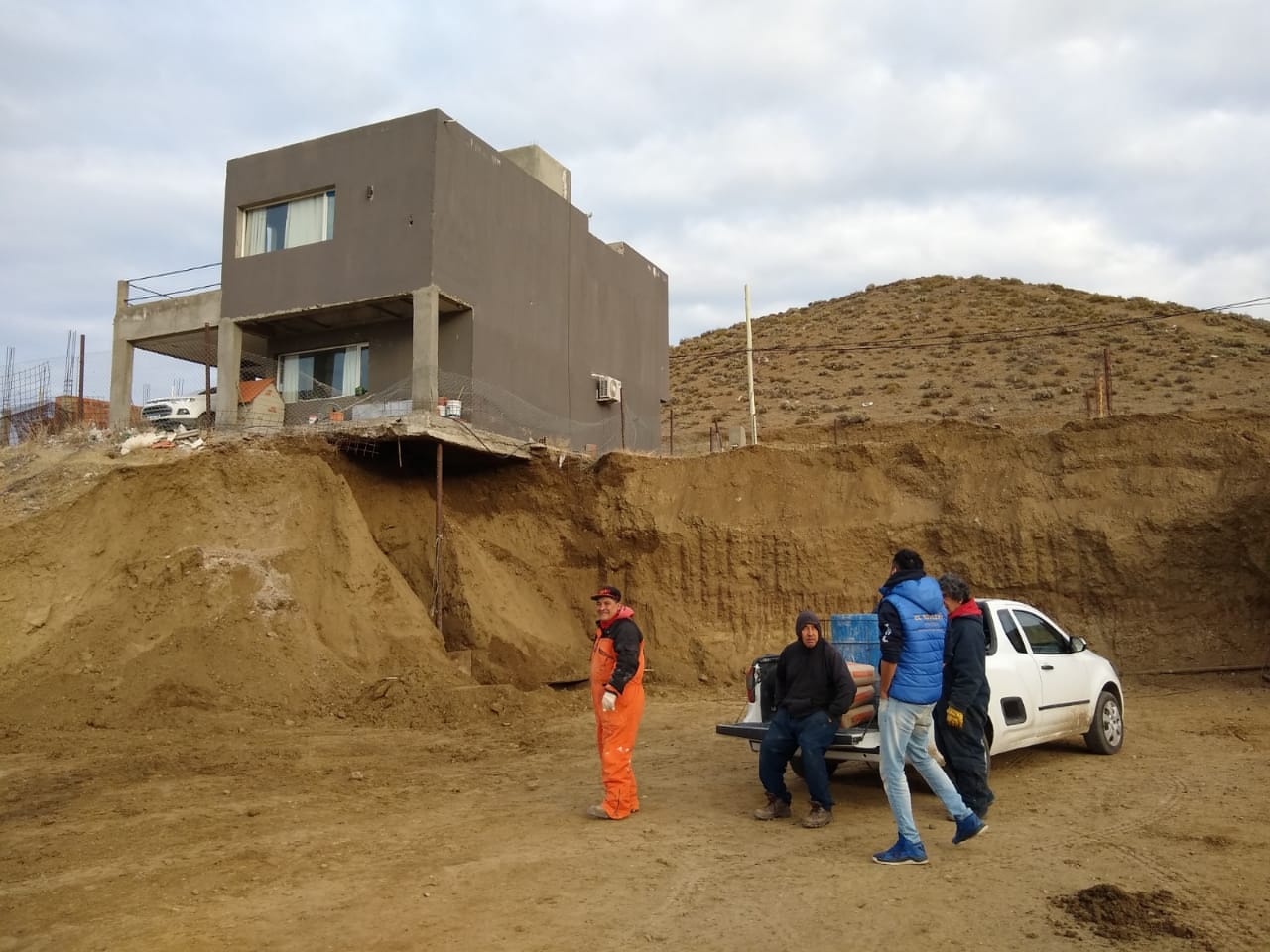 “Hay familias que deben elegir entre comer o pagar los servicios”: Aparicio pidió suspender los cortes de luz y gas durante el invierno
