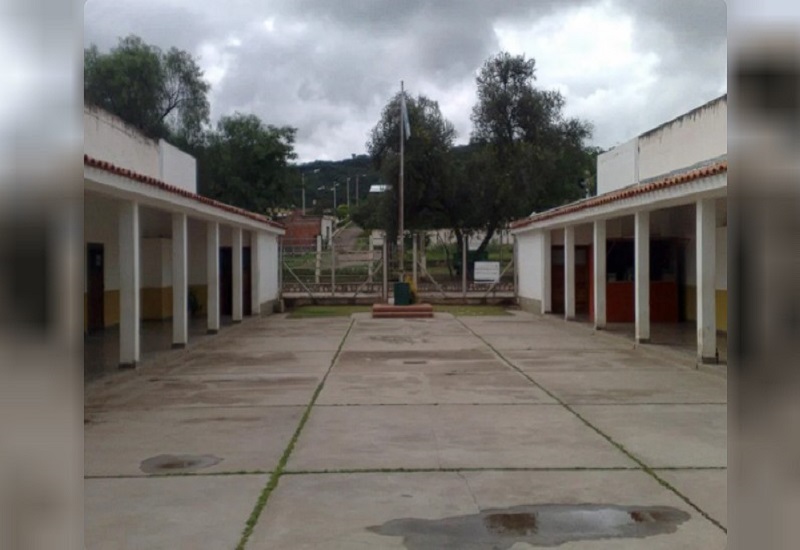 Seis adolescentes violaron a su compañero en una escuela y el intendente dijo que 