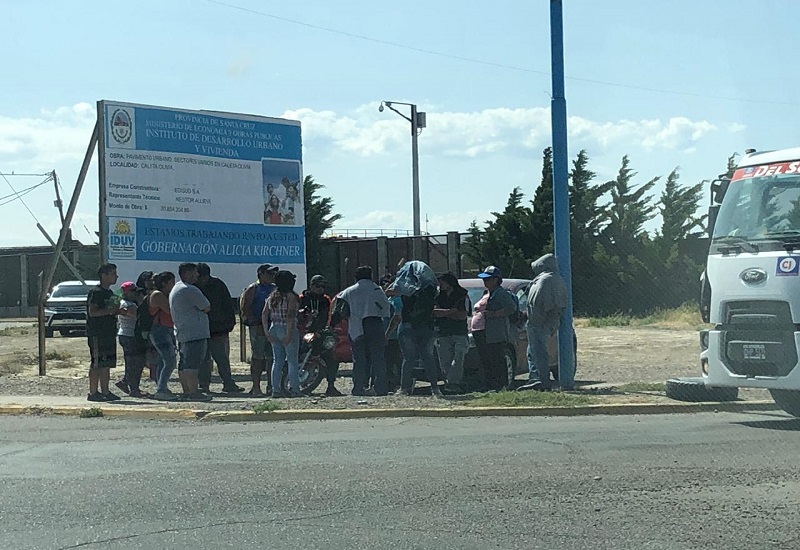 Contratados realizaron corte de ruta y luego levantaron el reclamo 