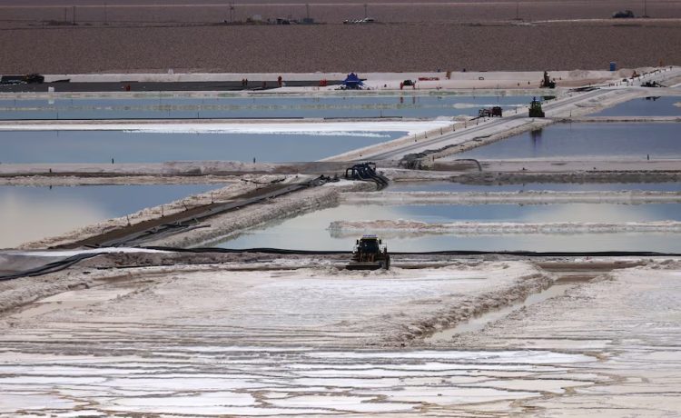 El mayor productor de litio vuelve a recortar costos y advierte que “todo está en peligro”