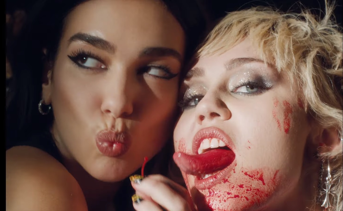 Miley Cyrus y Dua Lipa adelantan el estreno del video sangriento 