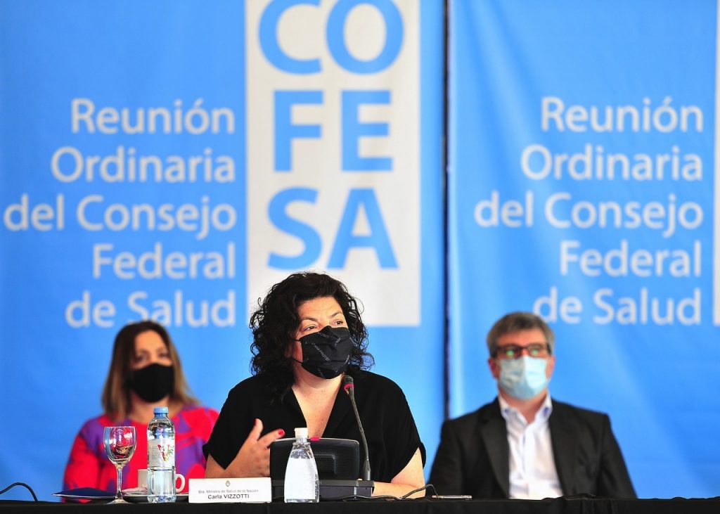 Vizzotti: en noviembre se evaluará la posibilidad de reforzar con tercera dosis
