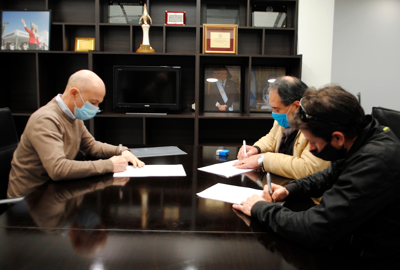 Defender el empleo local: Vidal impulsa más controles a las empresas