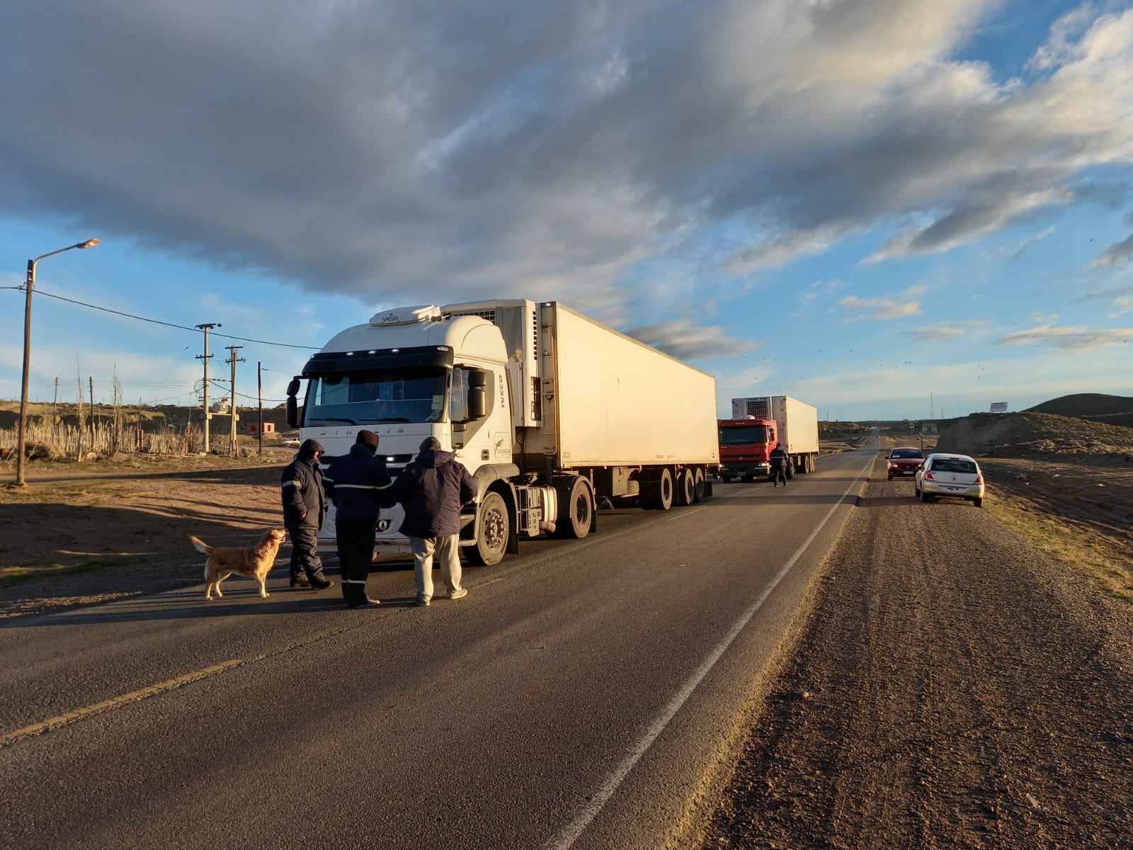 Corte de ruta en acceso Sur: 