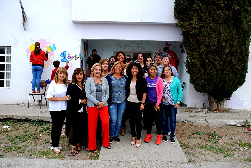 Confeccionan mural en el marco del mes de la mujer
