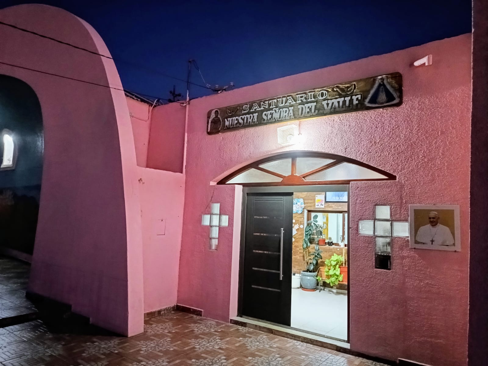 La Parroquia Virgen del Valle sufrió robo de la custodia eucarística y destrozos en el lugar 