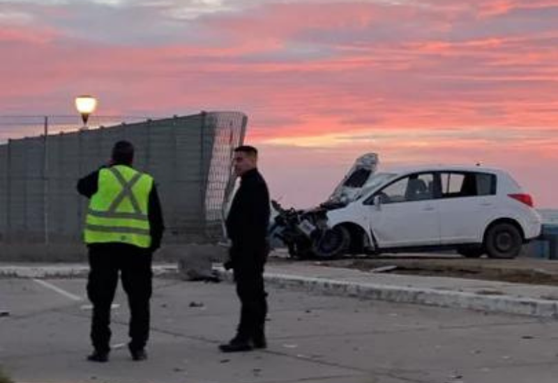 Borracho, chocó el auto de un cliente de su taller en el Paseo Costero de Comodoro