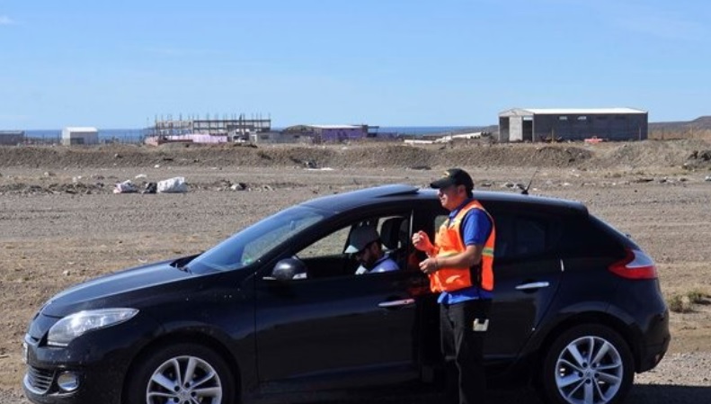 Robo de autopartes a un vehículo secuestrado por Tránsito Municipal de Caleta