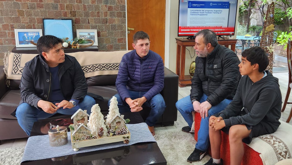 Vidal se reunió con jinetes que representarán a Santa Cruz en Jesús María 2025