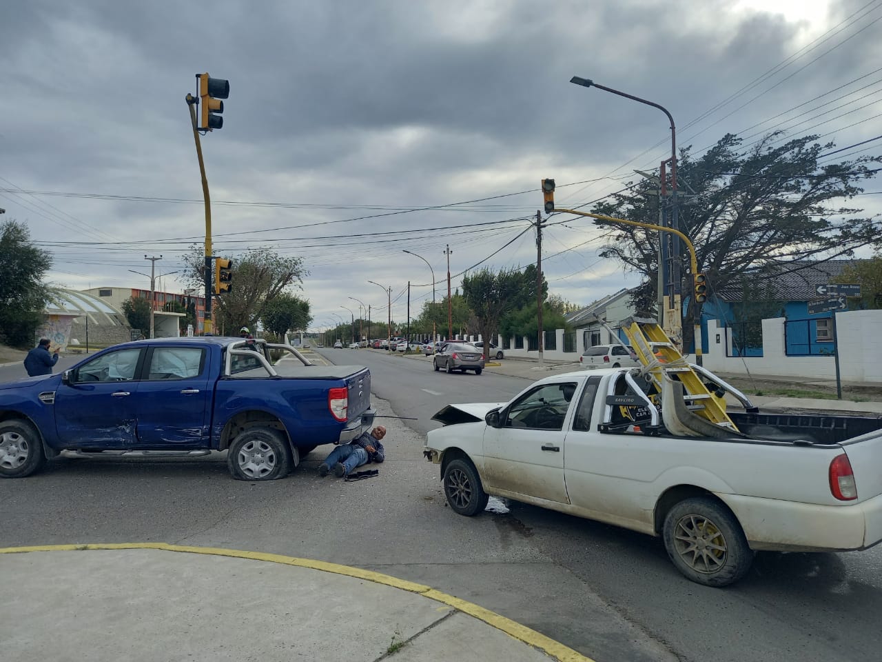 Sin semáforos: fuerte choque en zona centro
