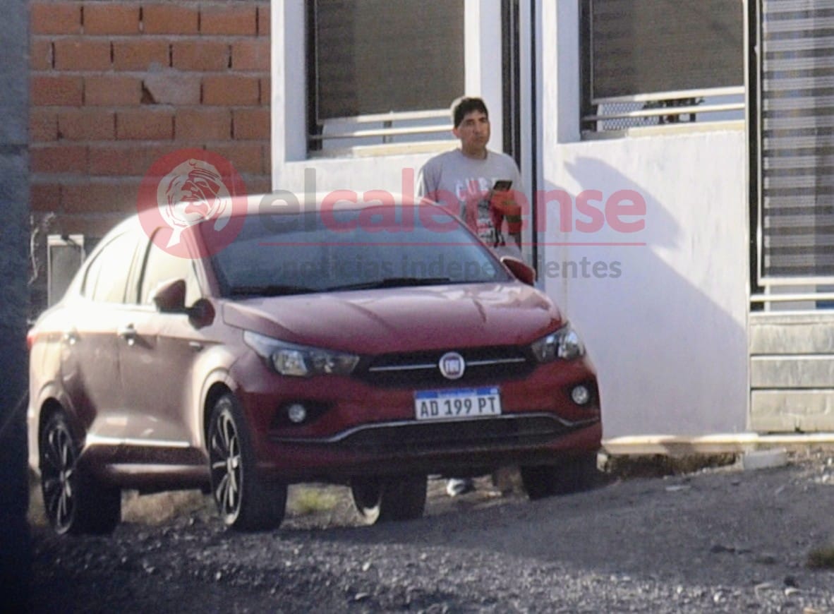 Hombre armado se atrincheró con su hija y a la policía le preocupa 